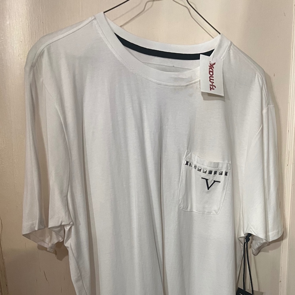 NWT. 1969 V Italia Tee with pocket pyramids (Versace style) LARGE